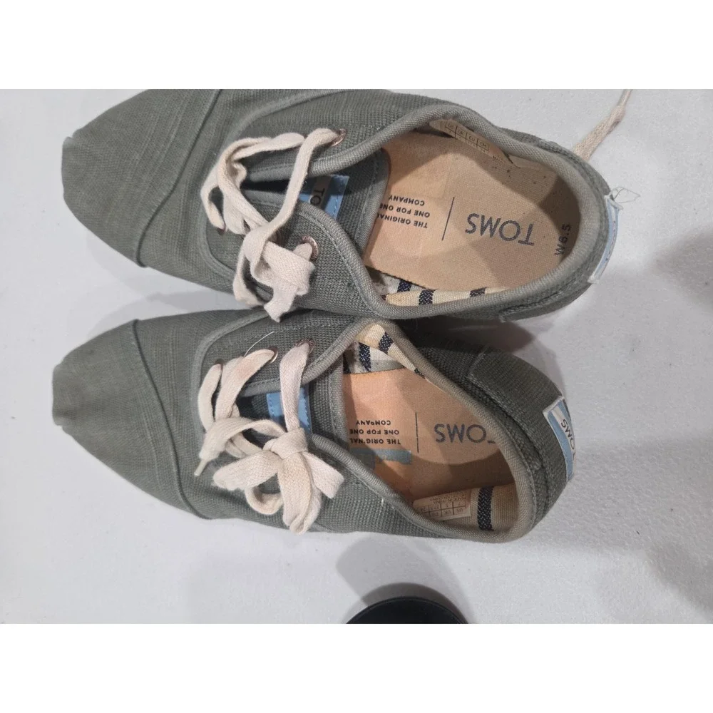 TOMS Green Canvas‎ Lace-Up Sneaker womans Sz 7 Round Toe Casual Shoes
